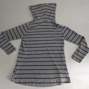 Van Heusen Stretch Extensible Gray and Black Cowl Neck  Sweater Medium